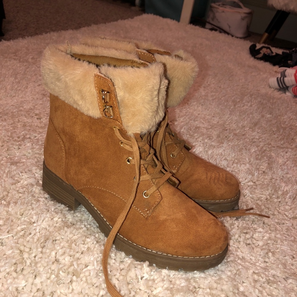 BRAND NEW. Fur Winter boots.